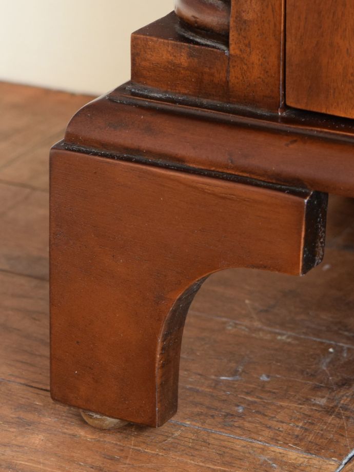 アンティーク風家具の脚