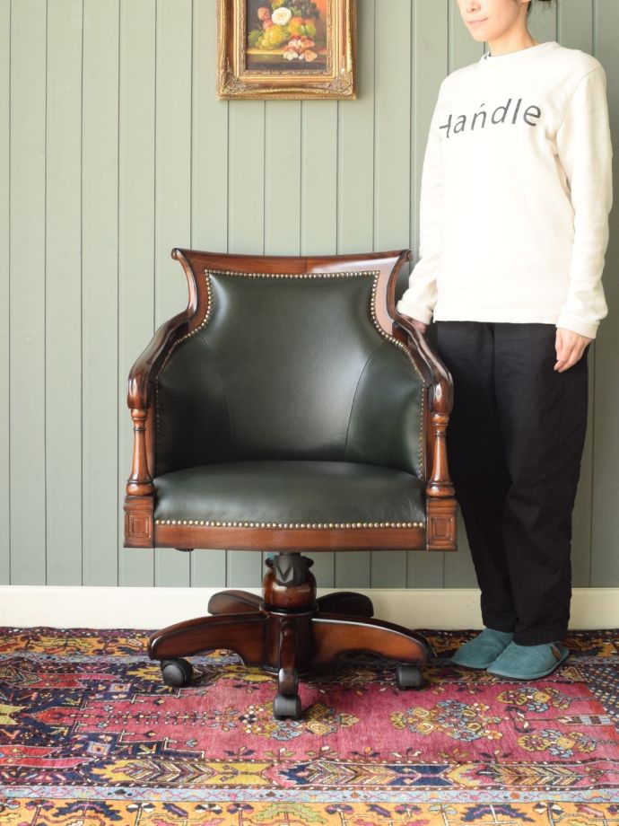 アンティーク調の1人掛けソファ