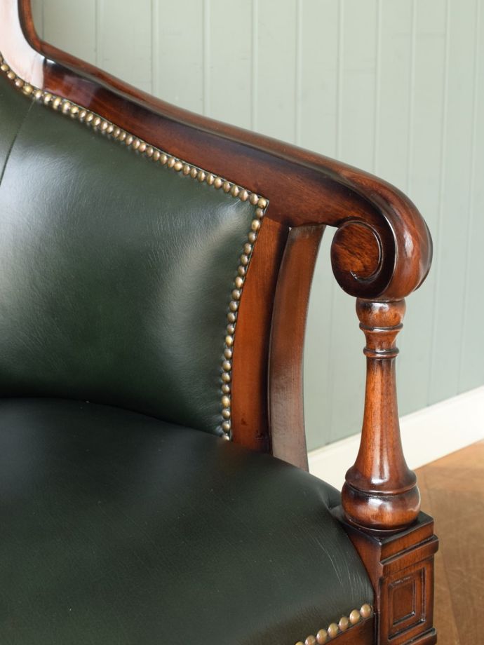 ソファのアーム部分