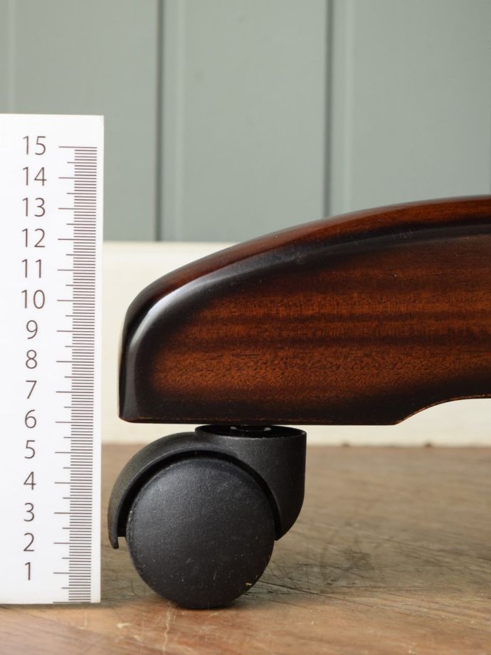 キャスター付きの脚