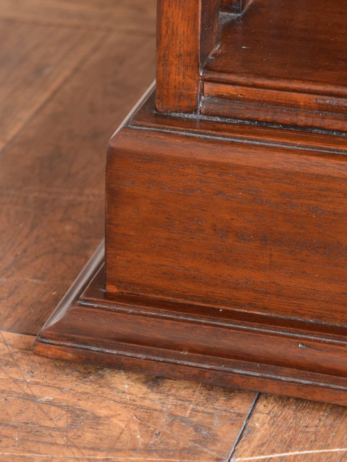 アンティーク風家具の足