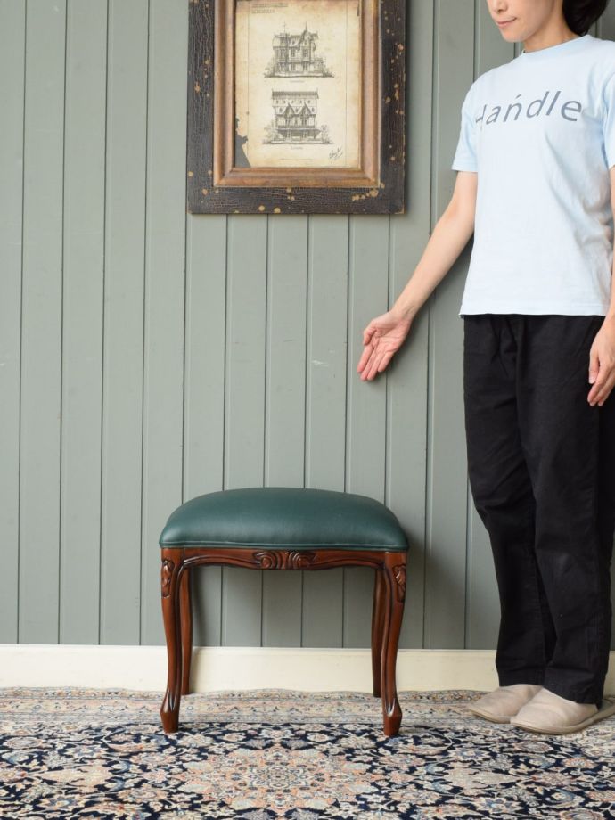 アンティーク風のスツール