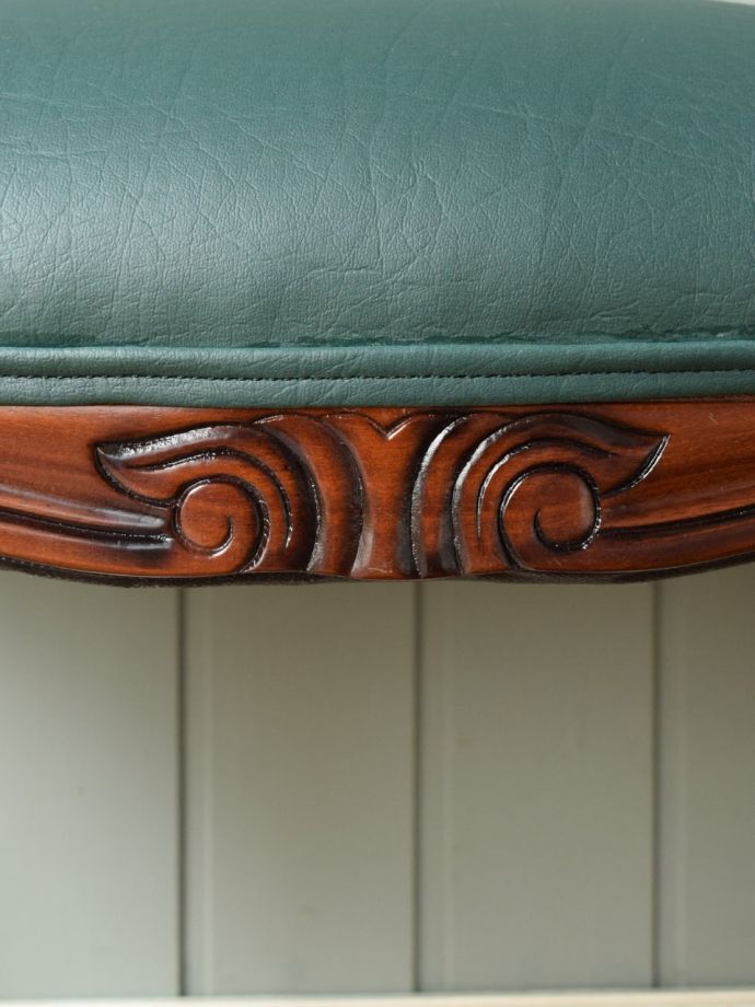 アンティーク調椅子の装飾