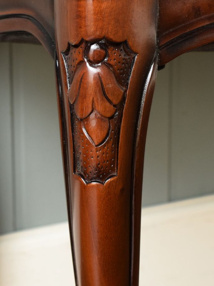 アンティーク調椅子の装飾