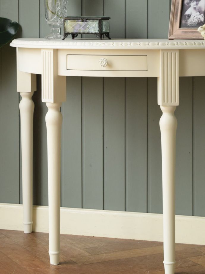 コンソール シャビーシックなアンティーク風 フランスアンティーク調のコンソールテーブル、シャビーシックな白い