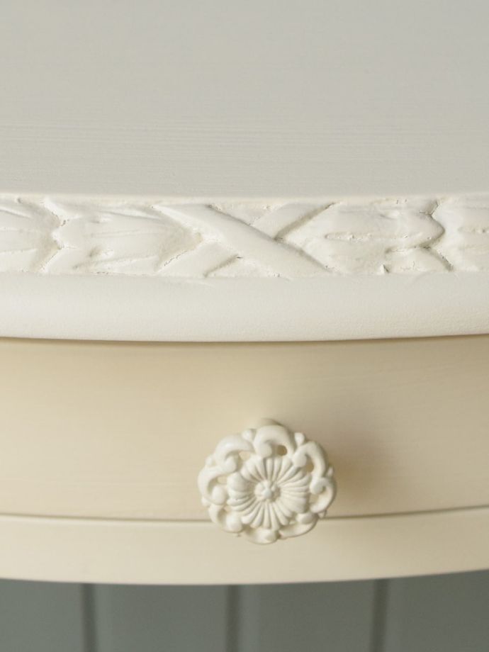 フランスアンティーク調のコンソールテーブル、シャビーシックな白い