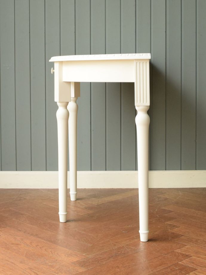 フランスアンティーク調のコンソールテーブル、シャビーシックな白い