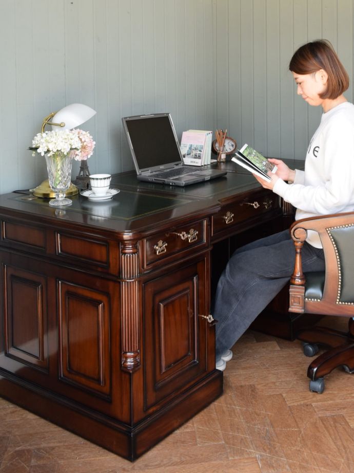 書斎机で楽しむ贅沢な時間