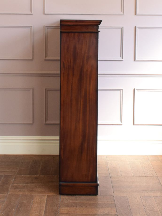 オープンキャビネットの横