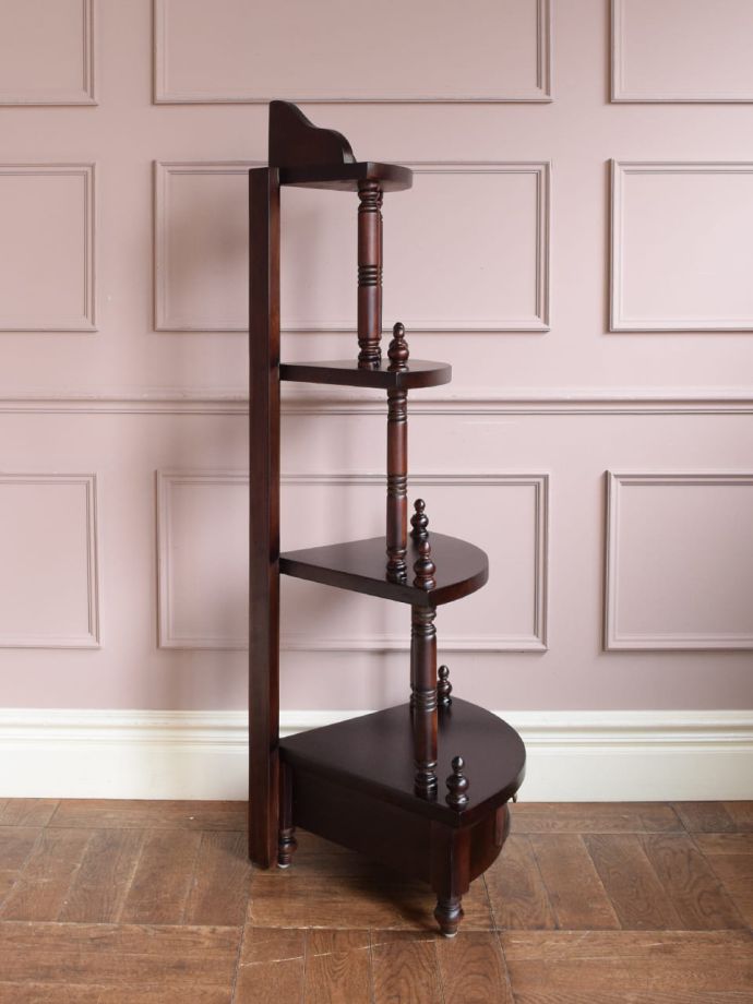 コーナーシェルフの横