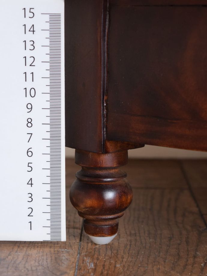 アンティーク風家具の脚