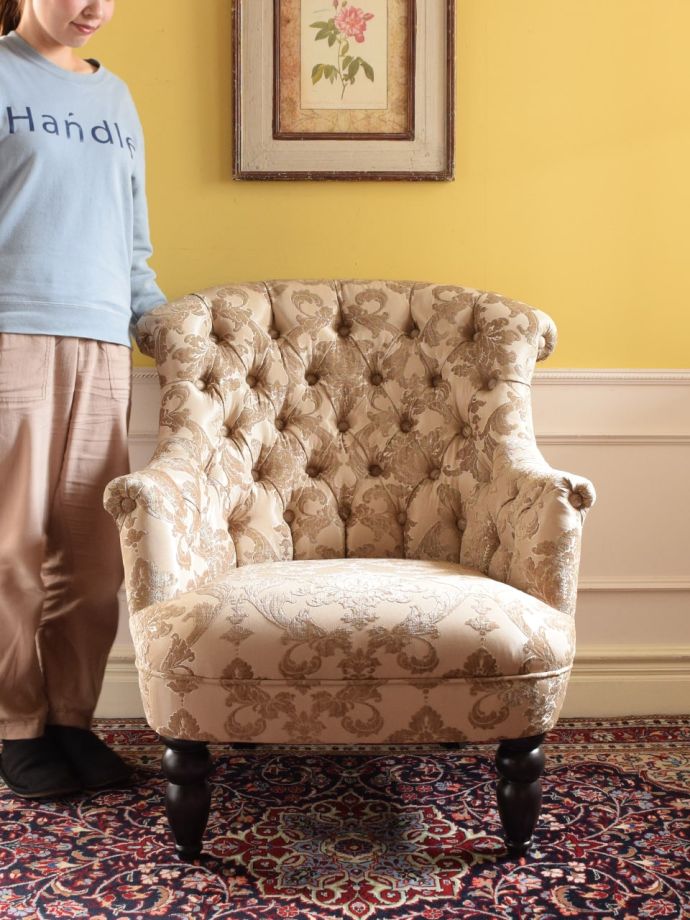 アンティーク調の1人掛けソファ
