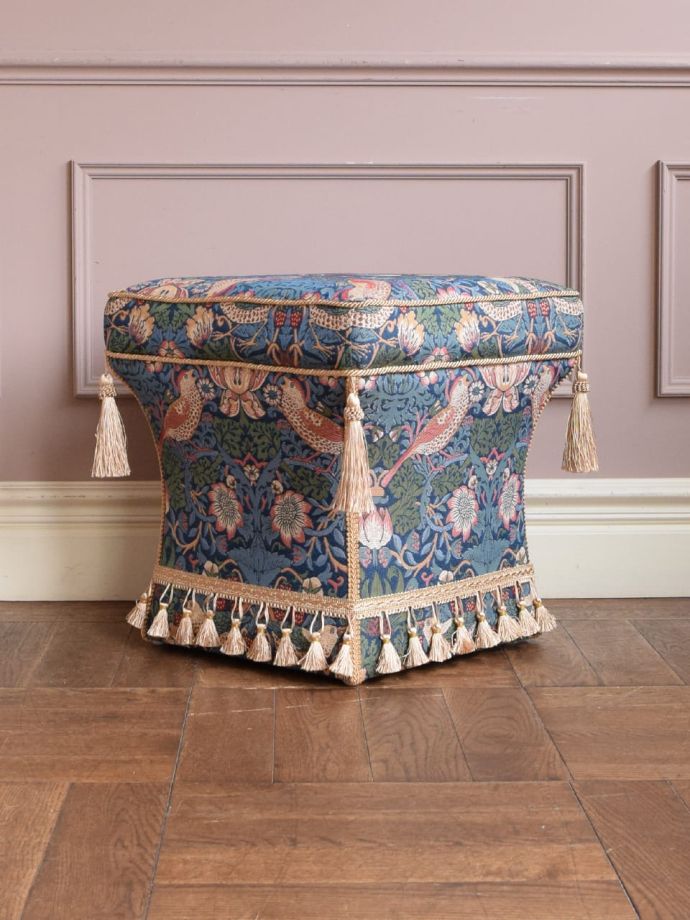 スツールを横からみると