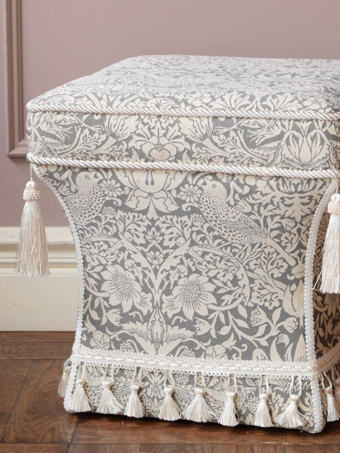 おしゃれなアンティーク風スツール