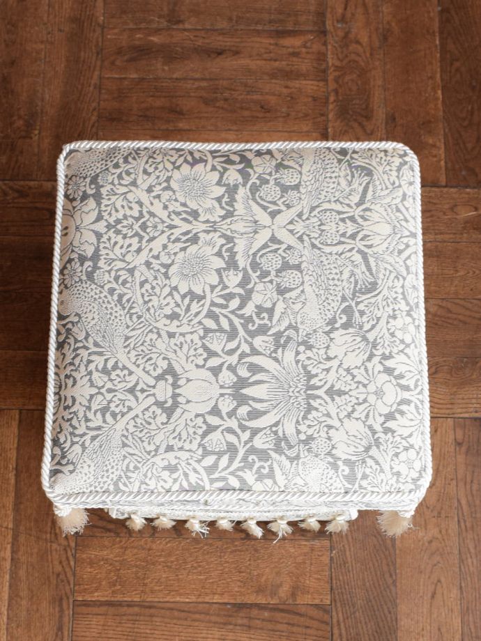 オットマンの座面