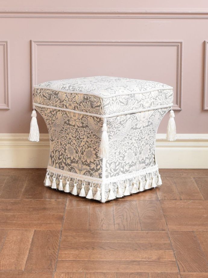 スツールを横からみると