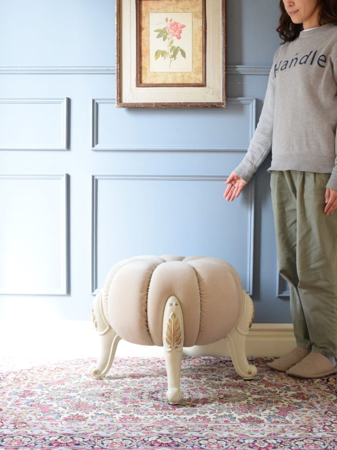 猫足が可愛いパンプキンスツール