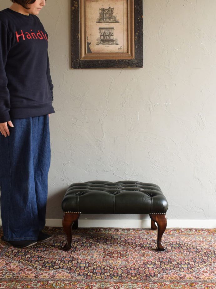 アンティーク風のスツール