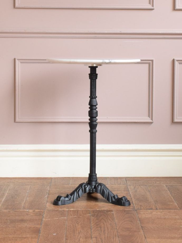 どこから見てもキレイなサイドテーブル