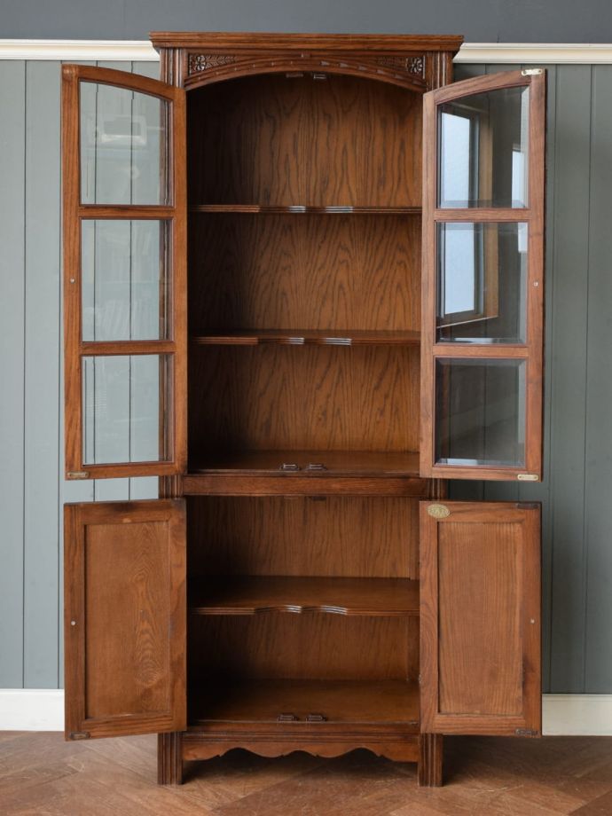 たっぷり収納できるキャビネット