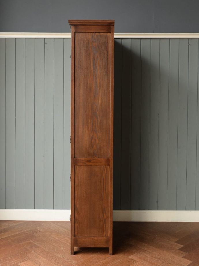 キャビネットの側面