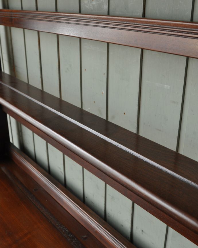 アーコールの家具　アンティーク家具　シンプルなヴィンテージ家具、アーコールのカップボード（シェルフ）。なめらかな曲線。(z-003-f)