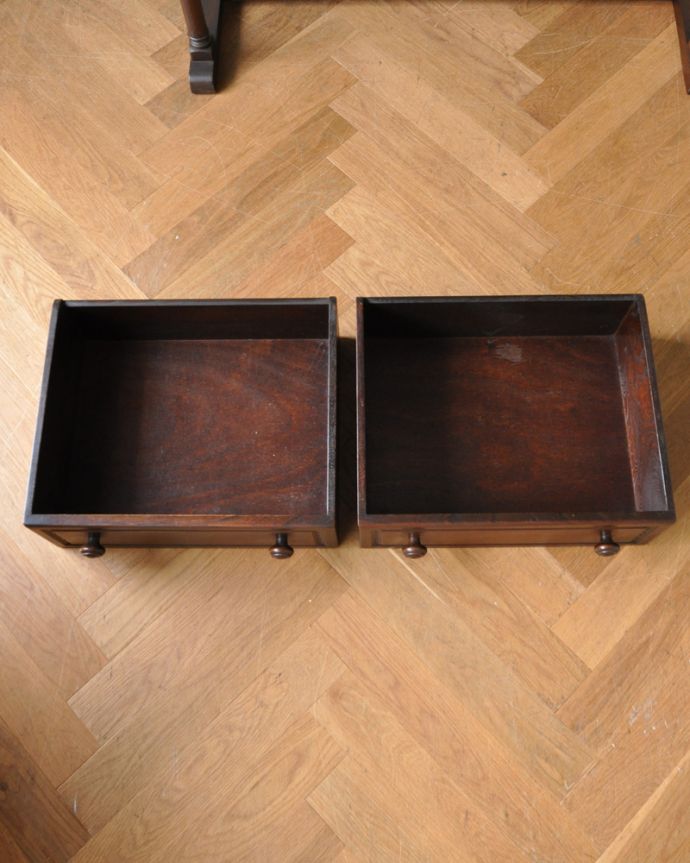 アーコールの家具　アンティーク家具　シンプルなヴィンテージ家具、アーコールのカップボード（シェルフ）。引き出しの中もキレイですもちろん引き出しの中も職人がキレイに修復しました。(z-003-f)