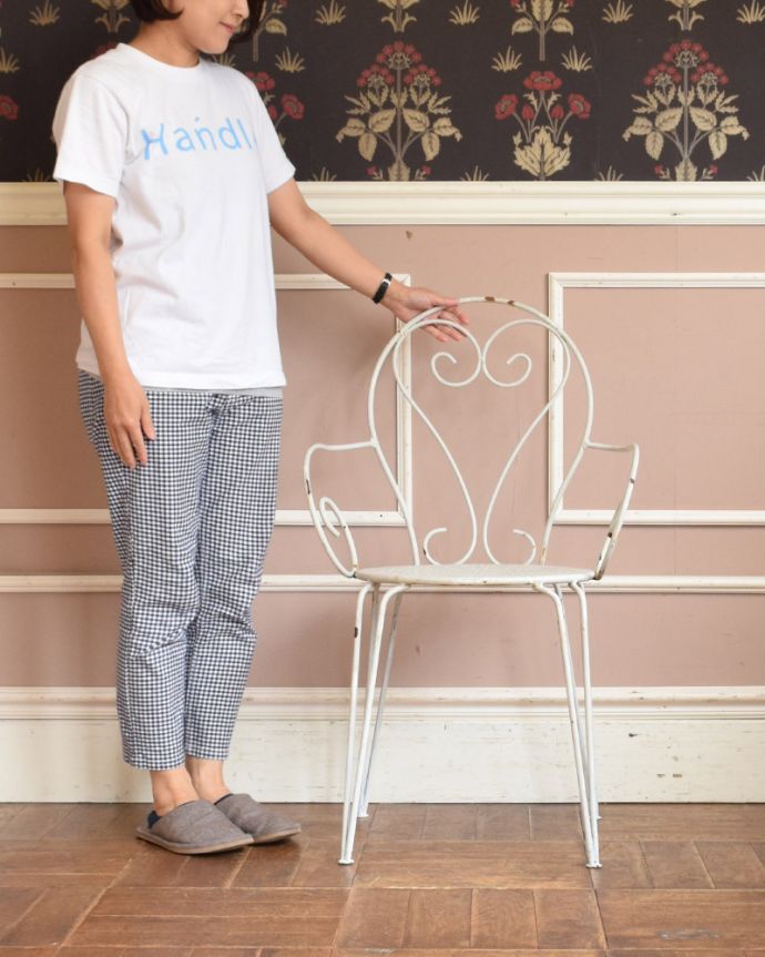 ガーデンチェア アンティーク チェア フランスのアンティークチェア、ハートのガーデンチェア(アーム付き)。アイアンが作り出した曲線が美しい椅子優雅な曲線が描き出す美しさが魅力のガーデンチェア。(z-022-c)