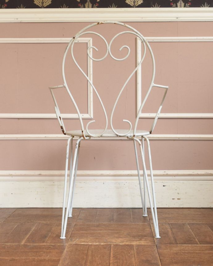 ガーデンチェア アンティーク チェア フランスのアンティークチェア、ハートのガーデンチェア(アーム付き)。後ろ姿も可愛いいんです。(z-022-c)