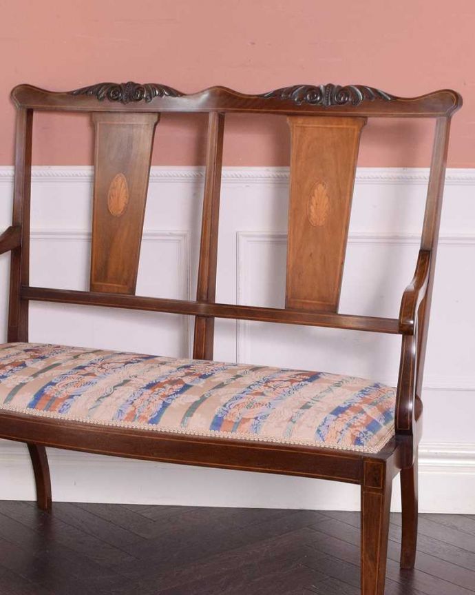 セティ・ソファ・ベンチ アンティーク チェア マホガニー材を使ったシンプルで上品なセティ。どこを切り取っても美しいシルエットアンティークの椅子らしい高級感が溢れるフォルム。(z-023-c)