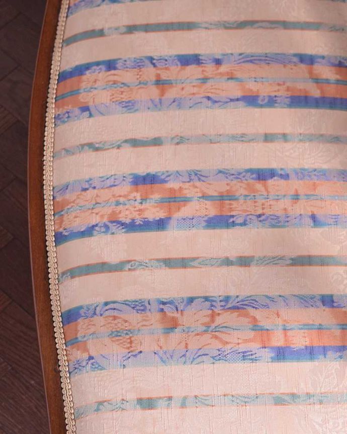 セティ・ソファ・ベンチ アンティーク チェア マホガニー材を使ったシンプルで上品なセティ。生地のセレクトもこだわりました優雅なセティの雰囲気そのままに、一番似合う貼り座をじっくり選びました。(z-023-c)