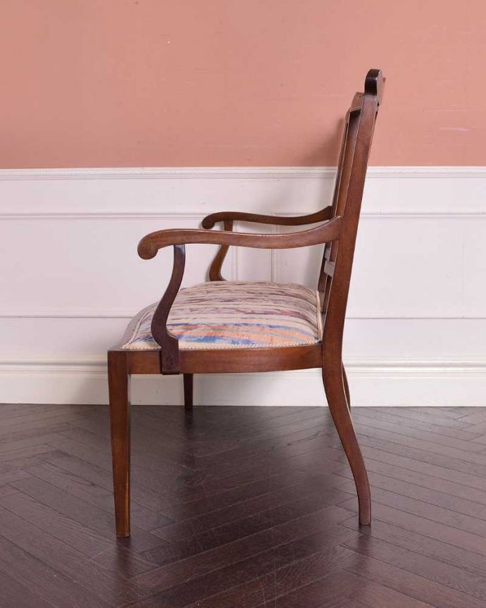 セティ・ソファ・ベンチ アンティーク チェア マホガニー材を使ったシンプルで上品なセティ。横から見ても綺麗な装飾が楽しめます。(z-023-c)