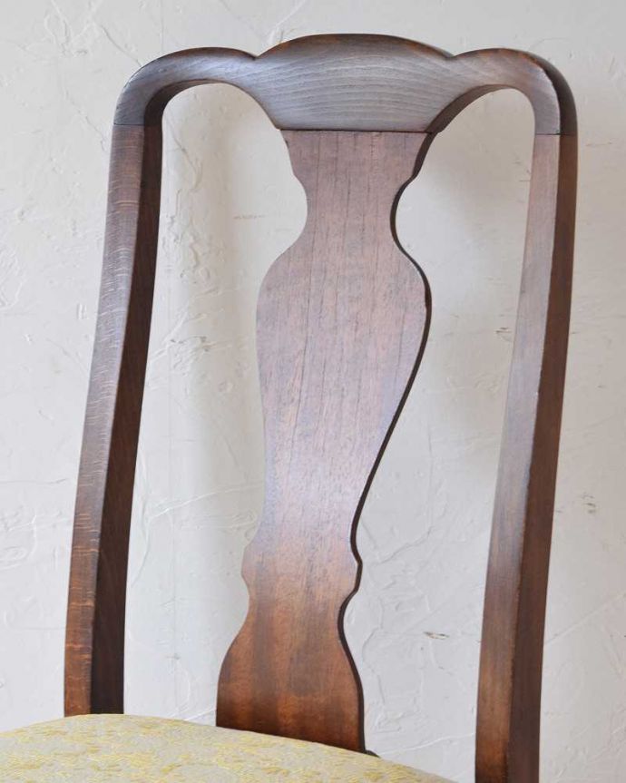 クイーンアンチェアの背もたれ