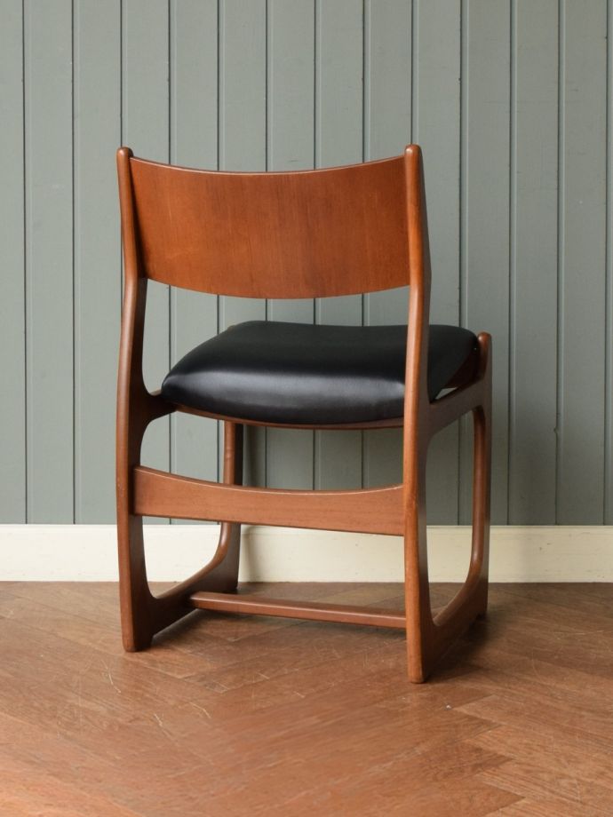 ビンテージチェアの後ろ姿