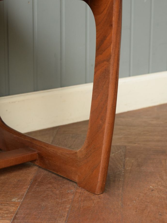 アンティークチェアの脚