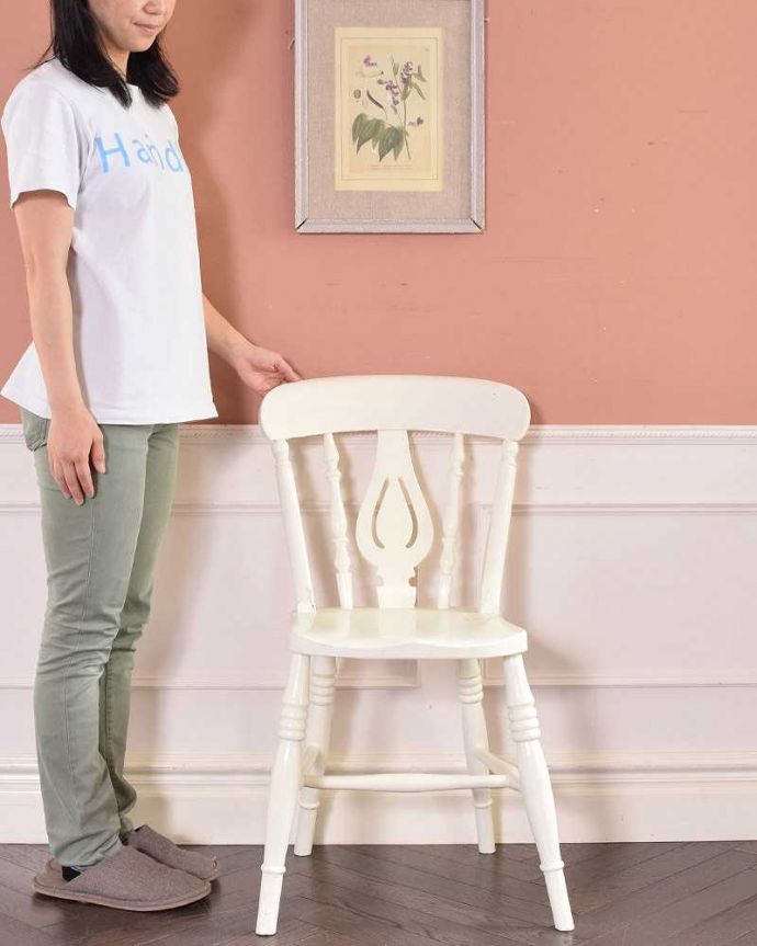 キッチンチェア アンティーク チェア 1930年代のアンティーク キッチンチェア(ホワイト)。思わずほっこりしちゃう、ぬくもりある可愛いデザイン見た目が可愛いキッチンチェア。(z-036-c)