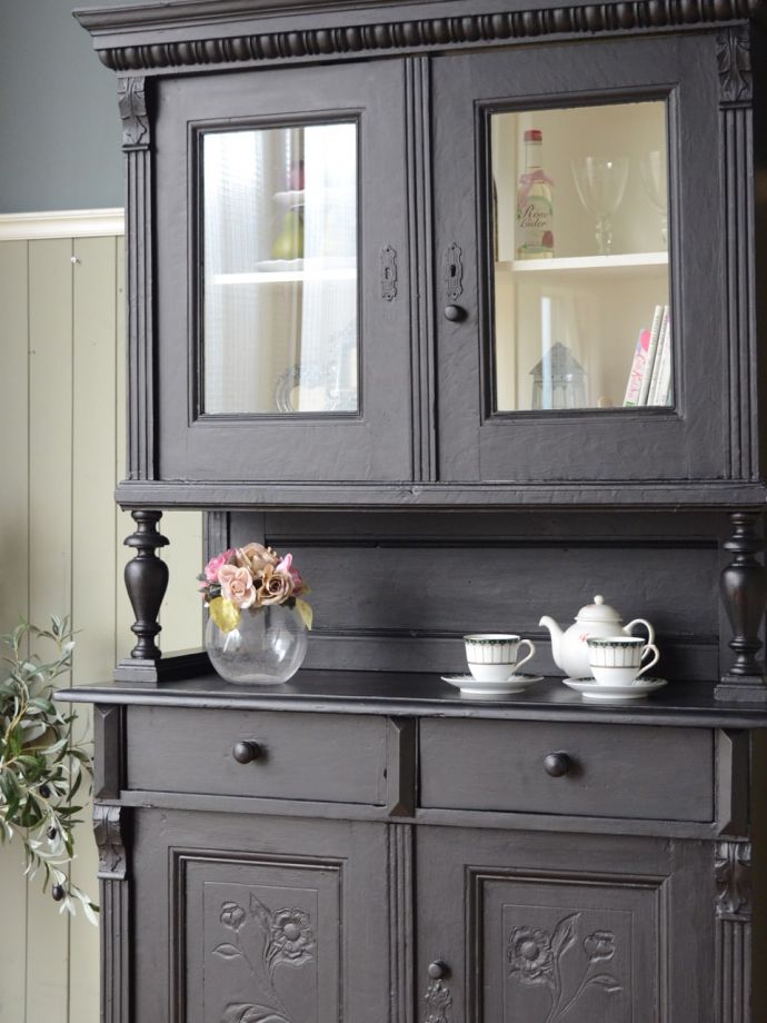 フランスらしいキャビネット