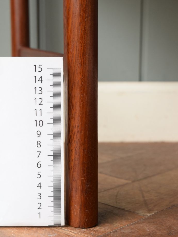 アンティークチェアの脚