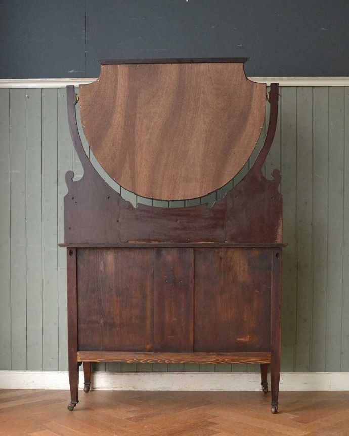 アンティークのドレッサー アンティーク家具 クラシックな雰囲気のアンティーク英国家具、ドレッシングチェスト(鏡台)。もちろん、後ろ姿もキレイです。(z-040-f)