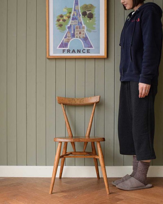 アーコールの家具　アンティーク チェア　人気の北欧ヴィンテージ家具、アーコール シングルバックチェア（スタッキングチェア） 。学校用に作られた生徒さんのための椅子ムダがないデザインのスクールチェアは軽くて持ち運びもラク。(z-045-c)