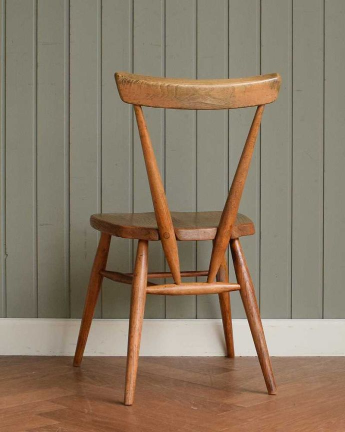 アーコールの家具　アンティーク チェア　人気の北欧ヴィンテージ家具、アーコール シングルバックチェア（スタッキングチェア） 。後ろから見ても可愛いんです。(z-045-c)