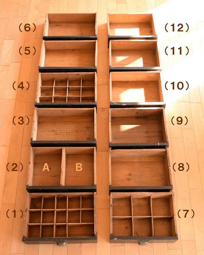 アンティークのチェスト　アンティーク家具　フランスからのペイントのビンテージ家具、かっこいいチェスト（ドロワー）。お洋服もたっぷり収納出来ます修復する時、引き出しの中も職人がキレイにしました。(z-045-f)