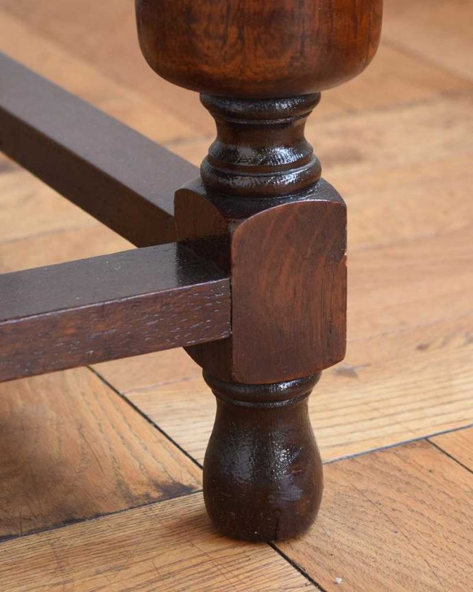 ビューロー　アンティーク家具　おしゃれなアンティーク家具、英国のライティングビューロー。女性１人でラクラ運べちゃうんですHandleのアンティークは、脚の裏にフェルトキーパーをお付けしています。(z-049-f)