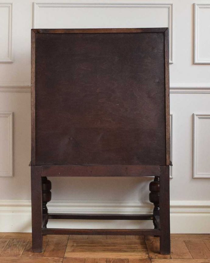 ビューロー　アンティーク家具　おしゃれなアンティーク家具、英国のライティングビューロー。もちろん後ろ姿もキレイですアンティークは新品ではないので経年変化によるキズはありますが専門の職人がしっかり修復したので安心してお使いください。(z-049-f)