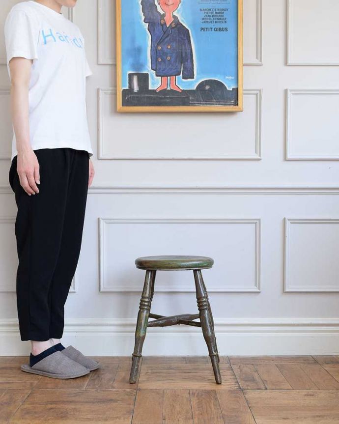 スツール・オットマン　アンティーク チェア　イギリスから届いた可愛いアンティークチェア、木製のスツール。気軽に使えるから、みんなに人気！背もたれがないスツールは気軽にどんな場所でも使えるから人気モノです。(z-050-c)