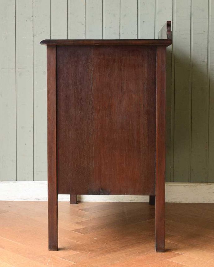 アンティークのチェスト　アンティーク家具　英国スタイルのインテリア、オーク材のアンティーク3段チェスト。横顔だってカッコいい横から見るとこんな感じです。(z-051-f)