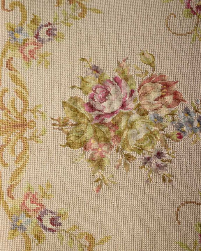 1Pソファ(ラウンジチェア) アンティーク チェア フランス生まれのサロンチェア、大人色のプチポワンプチポワンチェア。女性らしいデザインコンディションがいいものを選んできました。(z-052-c)