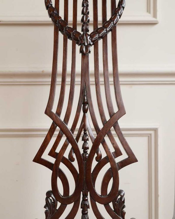 英国アンティークらしい装飾