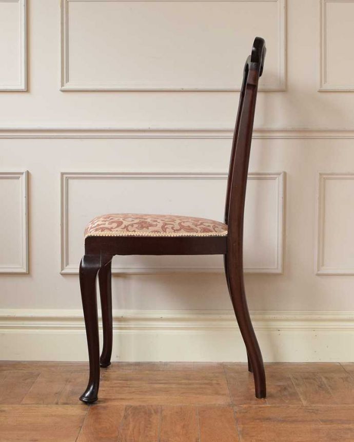 アンティークの椅子の側面