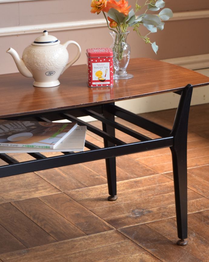 アンティークのテーブル アンティーク家具 カッコイイ北欧インテリア、ネイサン社よりヴィンテージコーヒーテーブル。クールな表情の中に感じられるぬくもり・・・ヴィンテージの家具は一見クールな表情。(z-056-f)